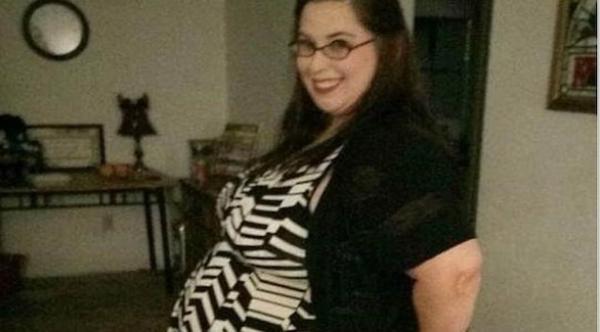 بدينة تصبح نجمة على الإنترنت و تكسب الاف الدولارات بتناول كميات كبيرة من الطعام