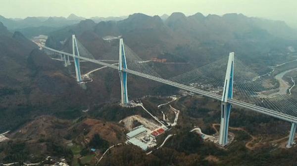 شاهد: الصين تدشن أعلى جسر في العالم