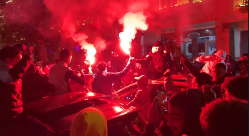 الجماهير الطنجاوية تشعل شوارع المدينة احتفالا بتحقيق الاسود لكأس العرب على حساب النشامي