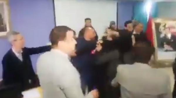 انتخاب رئيس جديد لجماعة المضيق بعد جلسة تحولت إلى معركة حامية (فيديو)