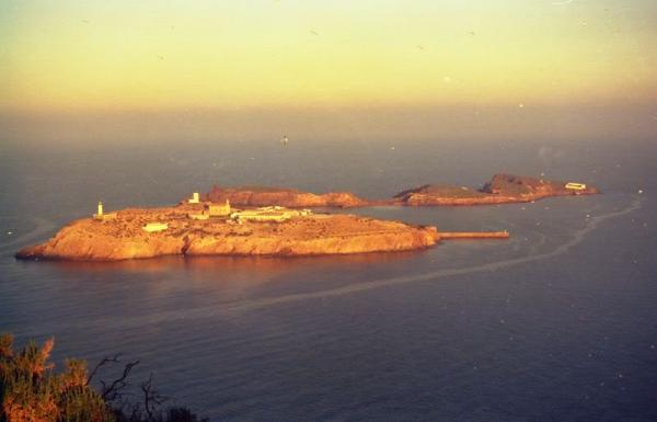 إسبانيا تعزز تواجدها العسكري بالجزر الجعفرية وتستعد  لتشييد قطب سياحي