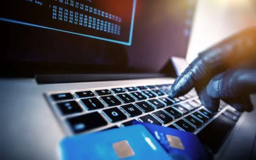 تحذيرات.. تزايد محاولات استهداف التطبيقات البنكية على الهواتف الذكية