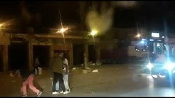 شاهد رجال الأمن ببني ملال يشلون حركة شاب يحمل سكين من الحجم الكبير