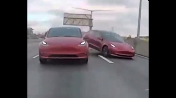 حادث سير غريب بين ثلاث سيارات "تيسلا" الكهربائية(فيديو)