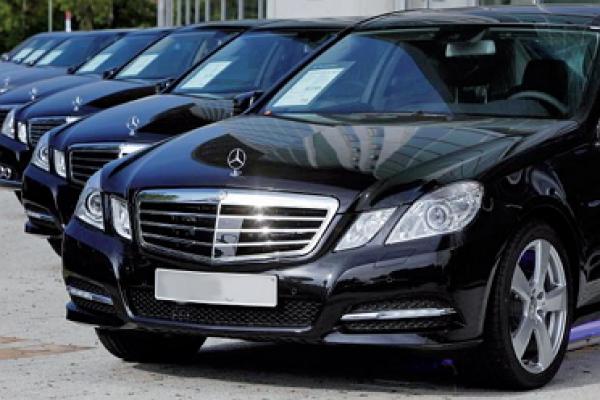 فضيحة :  فوضى في تدبير سيارات الدولة، و وضع أربع سيارات رهن إشارة وزير