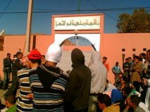 إضراب الموظفين يشل العمل، ويفاقم الأزبال بجماعة فم الحصن