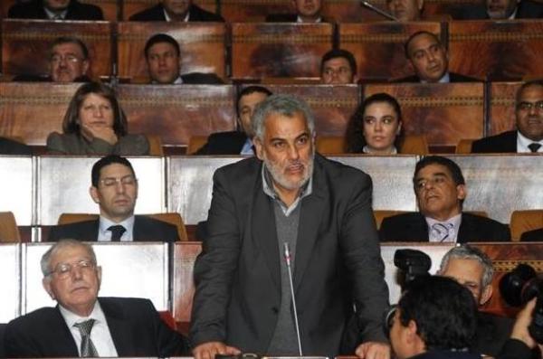 بنكيران يدعو إلى عدم الجمع بين السلطة والمال