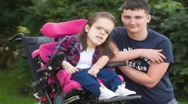 بريطانية تعاني من مرض نادر تسابق الزمن لايجاد زوج قبل وفاتها