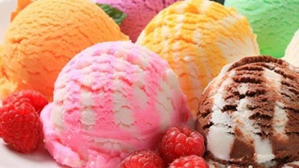 3 مخاطر للإفراط في تناول الآيس كريم