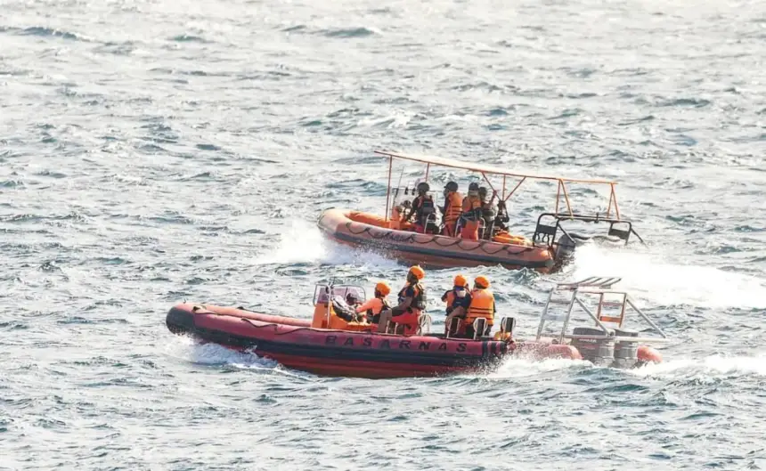 طفلة بين الناجين.. إنقاذ خمسة أشخاص بعد قضاء ثلاثة أيام تائهين في بحر إندونيسيا