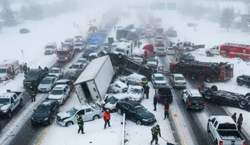 بالفيديو...عاصفة ثلجية تتسبب بحادث ضخم في ولاية أنديانا الأمريكية...