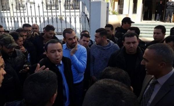 القضاء يرفع عقوبة الحبس في حق محامي "الزفزافي"