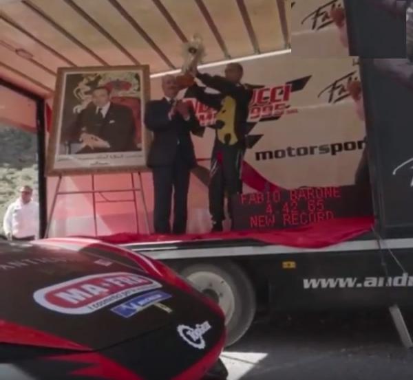 إيطالي يكسر رقما قياسيا في الأطلس المغربي بسيارة فيراري