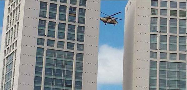 ماذا تفعل طائرة عسكرية كانت تحلق بالقرب من "توين سانتر" ؟