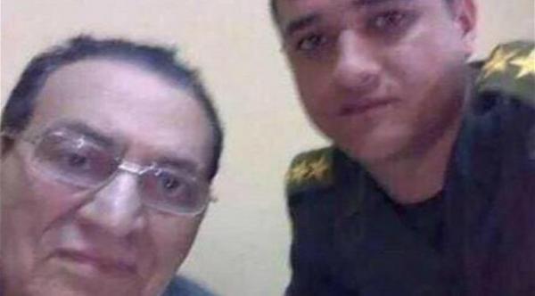  أول صورة "سيلفي" لمبارك بعد البراءة (الوفد) 