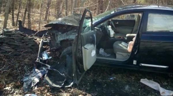 بسبب الرعب من العناكب .. امرأة تحطم سيارتها