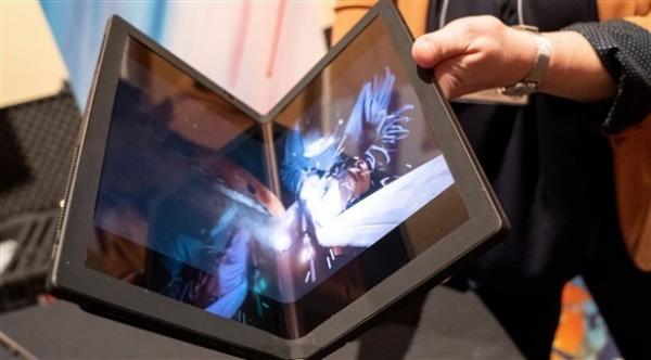 لينوفو تكشف عن لاب توب بشاشة مطوية