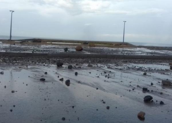 أمواج تفوق 6 أمتار تضرب سواحل سلا ومخاوف من حدوث "ميني تسونامي" (صور)