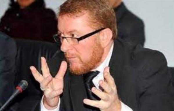 بوليف يجتمع بجمعية مؤجري السيارات بدون سائق ونقابة مهنيي سيارات الأجرة بوجدة 