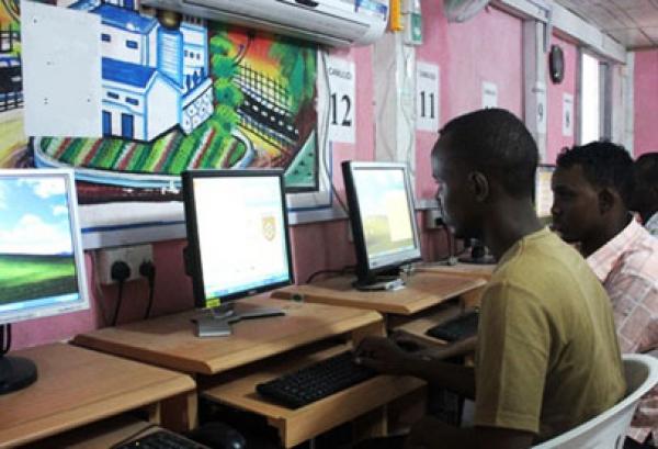 'اوترنت'.. أقمار صناعية تبث الانترنت مجانا للعالم   