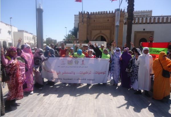 بالفيديو: معطلون يحتجون بأزياء صحراوية ويقتحمون  باحة المجلس الوطني لحقوق الإنسان