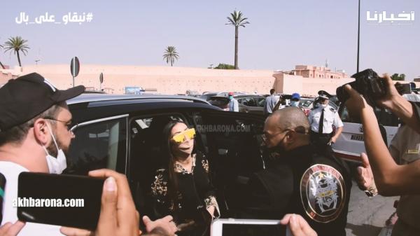 دنيا بطمة تستعين ب"كاردكورات" لحضور جلسة محاكمتها في إبتدائية مراكش (فيديو)