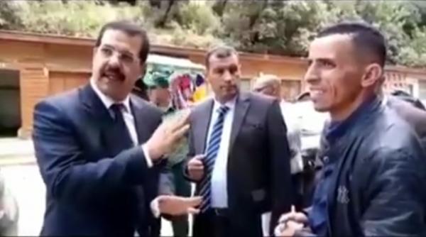 عامل إفران يوبخ بعض المسؤولين و أصحاب المحلات التجارية بالأماكن السياحية و يحذرهم من التسيب و العشوائية