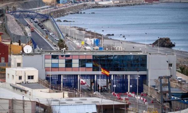 الإعلام الإسباني يكشف عن برنامج إعادة فتح معبر سبتة المحتلة في وجه حركة المرور