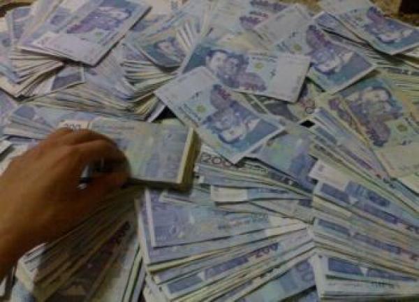 200 مليار كلفة 25 مسؤولا في مؤسسات الدولة