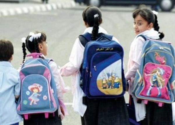 أضرار حمل الحقائب المدرسية الثقيلة