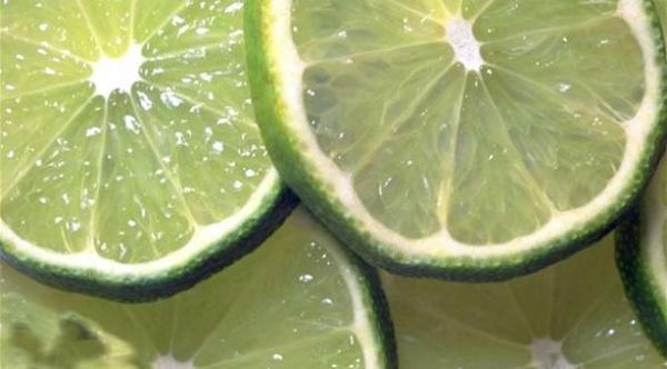 اليابانيون يحتمون من برد الشتاء بـ"الليمونادة" الساخنة