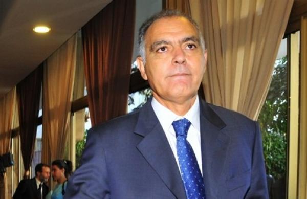 مزوار يدخل على الخط في قضية فتاتي اكادير ويعتبر الأمر تشددا خطيرا