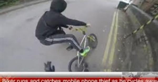 بالفيديو.. شاب يتصدى للص حاول سرقة عجوز في بريطانيا