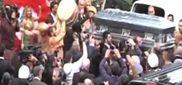 أغرب من الخيال : جنازة "راقصة" لصباح بناء على وصيتها "فيديو"