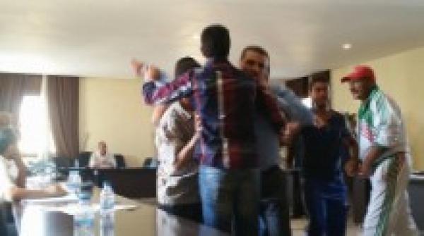 البئرالجديد: دورة أكتوبر بالمجلس البلدي تعرف مشاجرة والسب والقذف وغياب الحس الوطني ومشاكل عديدة تتخبط فيها المدينة والمجلس البلدي في غيبوبة