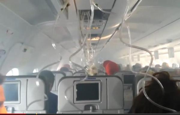 بالفيديو: لحظات ذعر قبل هبوط اضطراري لطائرة أمريكية