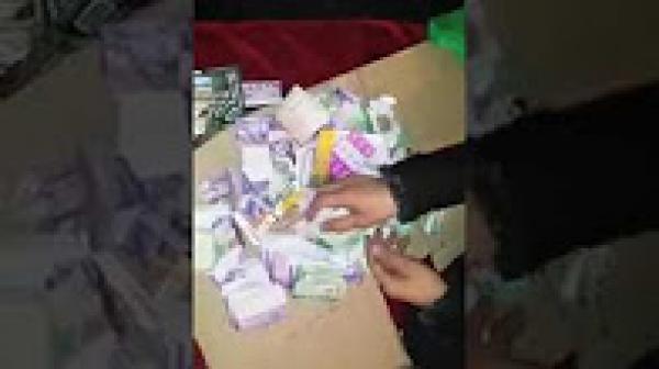 صاحب محل يفضح خادمه ويكشف ما ماقام بسرقته في ظرف شهرين