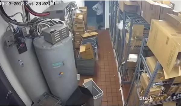 عراك شرس في ماكدونالدز.. والسبب "صلصة الطماطم كاتشب"