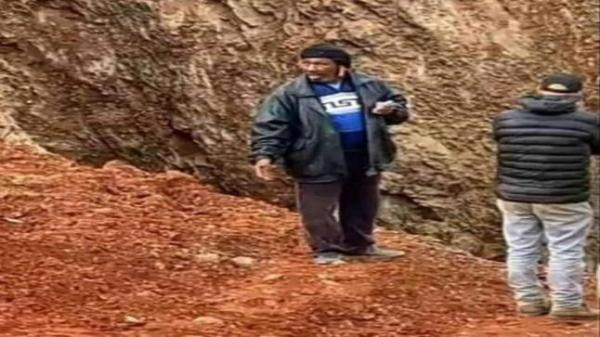 خطف قلوب المغاربة .. "عمي علي"، البطل الذي يُشرف على أصعب مراحل عملية إنقاذ الطفل "ريان"