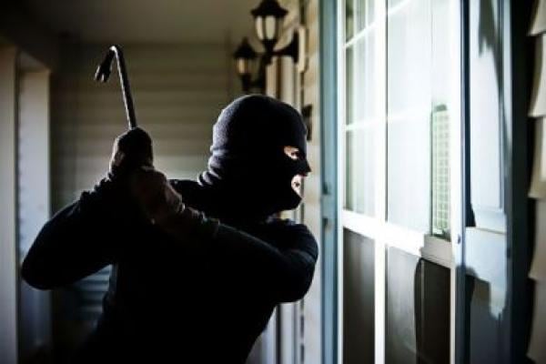 سرقة محترفة من داخل منزل مهاجر مغربي تستنفر الدرك الملكي لهذه المدينة !