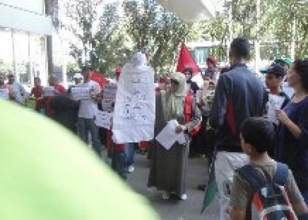 الفايسبوكيون يقاضون بوعشرين لإتهامه حاملي الأعلام الوطنية بالبلطجة مباشرة بعد فوز المنتخب الوطني