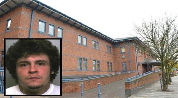 مصاص دماء حقيقي يشرب كوباً من دم صديقه