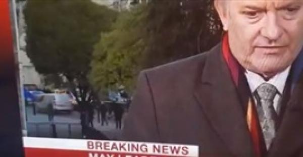 طفل يظهر من العدم خلال مقابلة تلفزيونية