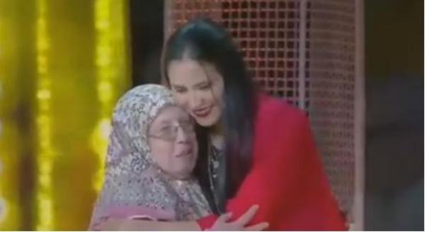 المشهد المؤثر الذي أثار تعاطف المغاربة في برنامج لالة العروسة