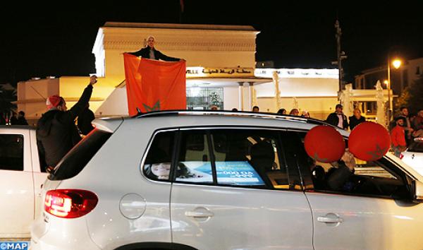 هكذا احتفلت الجماهير المغربية بتأهل المنتخب الوطني لربع النهاية