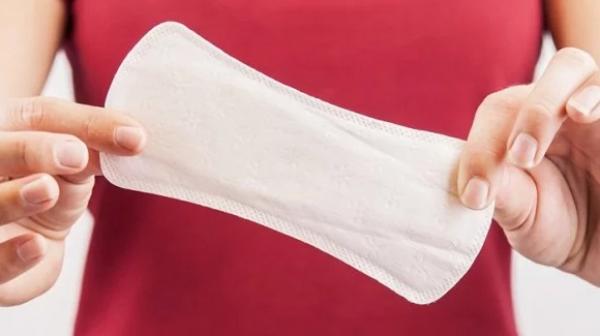 لماذا لا يجب عليك ترك الفوطة الصحية بالحمام