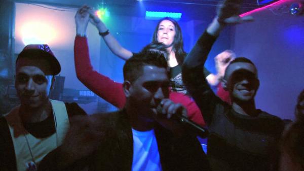 بشكل مفاجئ...فنان مغربي مشهور يعلن اعتزاله الغناء بشكل نهائي