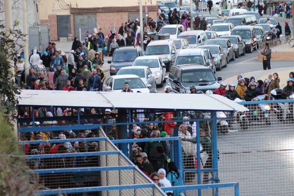 تقرير أسود عن معبر سبتة يكشف معطيات صادمة..1000 سيارة تستخدم يوميا في التهريب بعضها يعود لأمنيين وجمركيين