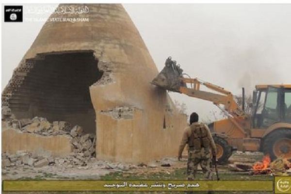 داعش تهدم أماكن صوفية وتترك المقدسات الشيعية