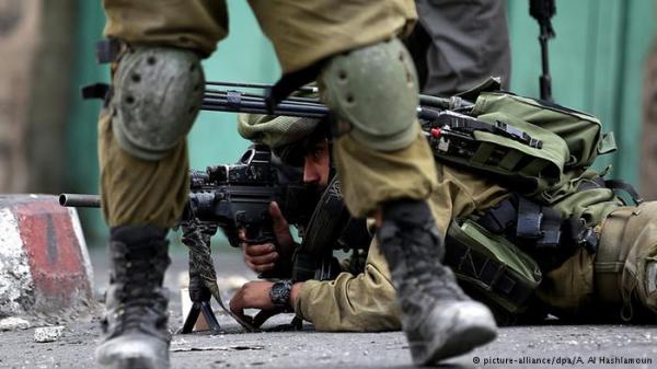 طعن جندي إسرائيلي ومقتل مهاجميه الفلسطينيين في الضفة الغربية